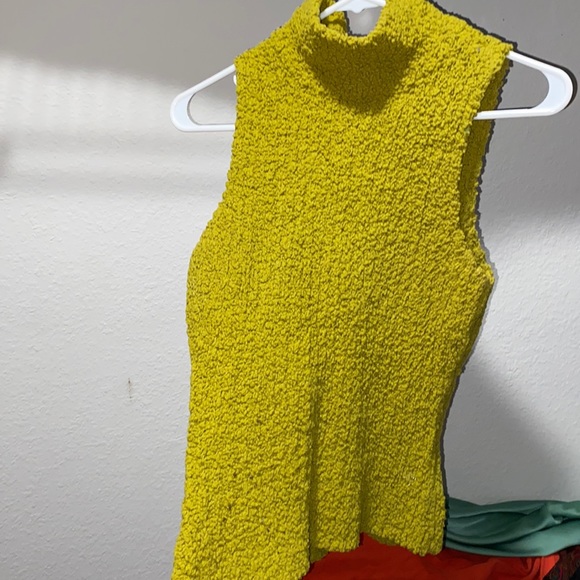 Green Turtle Neck Blouse - Picture 2 of 4